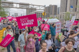 Remise en cause par la Cour suprême des Etats-Unis du droit à l’avortement – Analyse et perspectives
