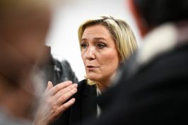 Programme de Marine Le Pen : le recours direct au référendum  constituant se heurte à des obstacles juridiques infranchissables – Par Denys de Béchillon