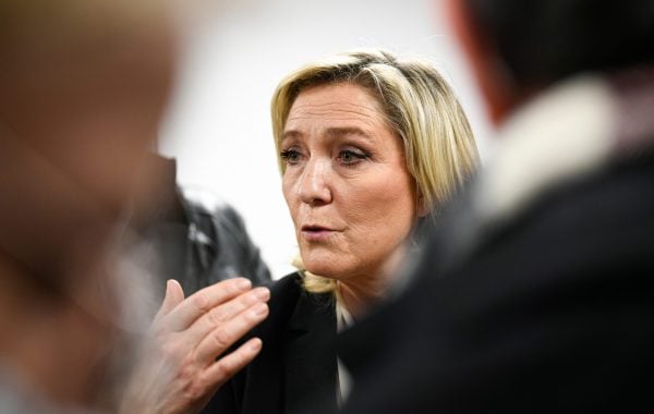 Programme de Marine Le Pen : le recours direct au référendum  constituant se heurte à des obstacles juridiques infranchissables – Par Denys de Béchillon