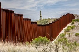 Joe Biden est-il contraint de construire le mur frontalier avec le Mexique voulu par Donald Trump ?