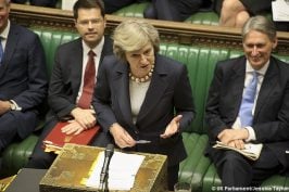 Brexit : vote de défiance contre Theresa May, une réelle solution pour avancer ?
