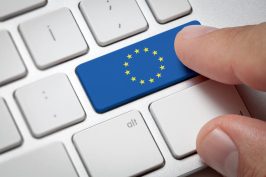 L’Union européenne et la lutte contre la désinformation en ligne