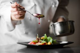 Obligation pour les restaurants de signaler les plats faits maison : une protection pour les consommateurs et les restaurateurs ?