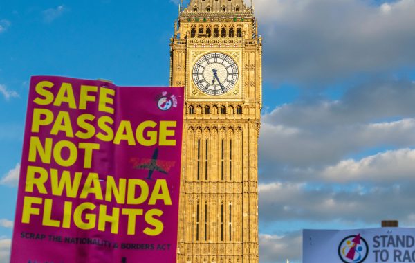 Relocalisation d’un étranger au Rwanda par le Royaume-Uni : quels fondements ?