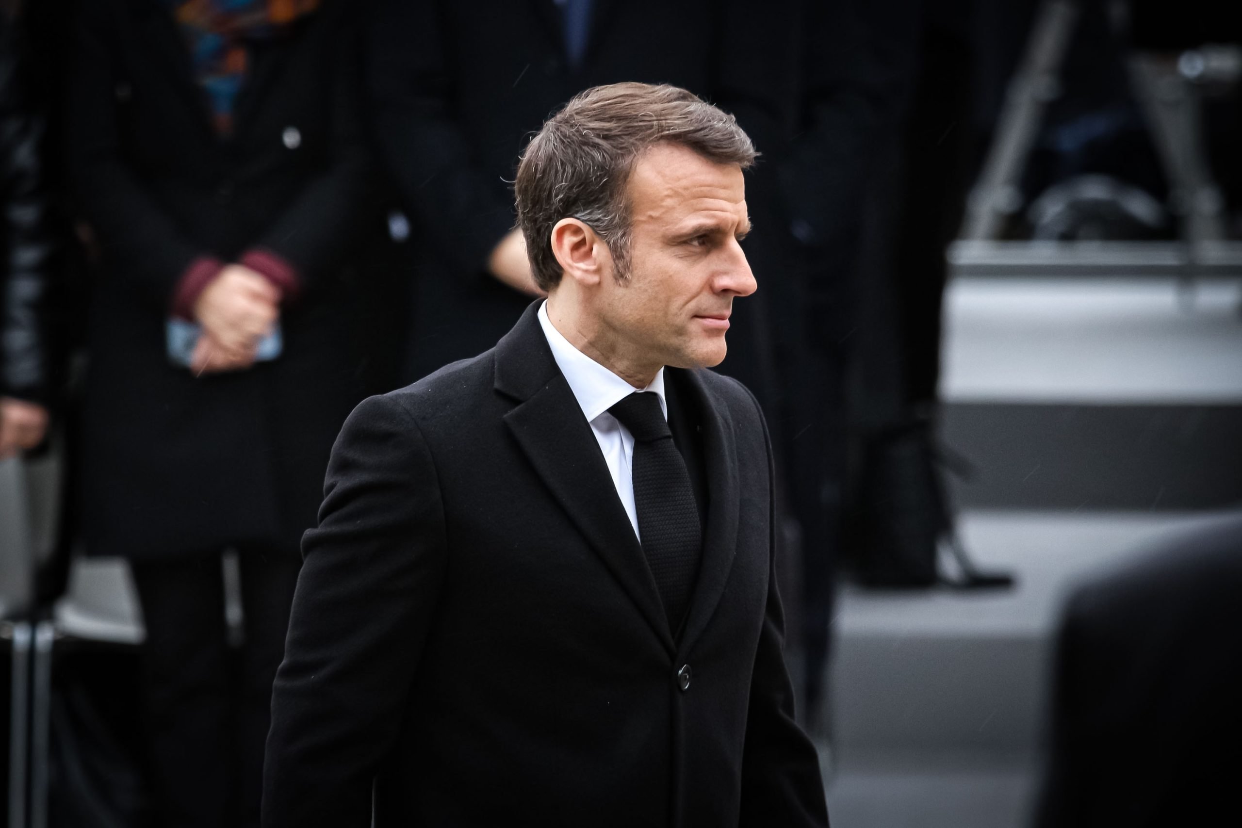 Une démission, puis un 3ème mandat pour Emmanuel Macron ? En droit, c’est non ! Le Club des