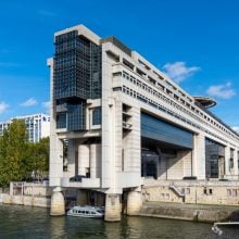 Budget 2026 : une « année blanche » pour éviter un carton rouge ?