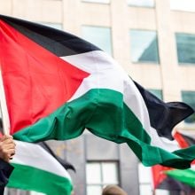 Un maire peut-il légalement afficher un drapeau palestinien ou israélien sur sa mairie ?