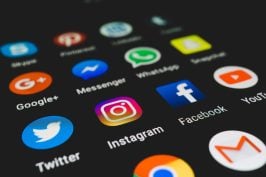 Vers l&rsquo;interdiction des réseaux sociaux aux moins de 15 ans ?