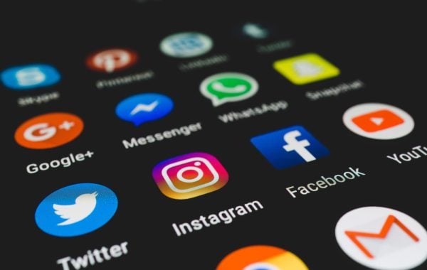 Vers l&rsquo;interdiction des réseaux sociaux aux moins de 15 ans ?