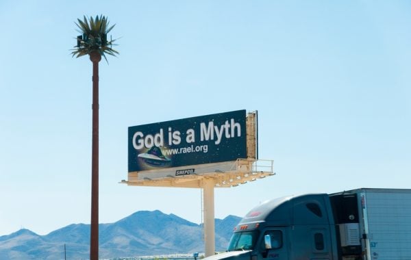 Secte de Raël : la plainte en diffamation du gourou peut-elle se retourner contre lui ?