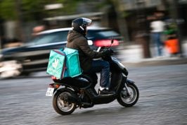 Livreurs des plateformes Deliveroo et Uber Eats : une traite des êtres humains ?