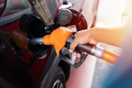 Flambée des prix du carburant : jusqu’où l’État peut-il intervenir ?