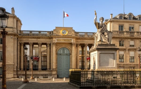 Restitutions de biens culturels : la France invente-t-elle un nouveau modèle ?