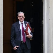 Après la démission de Keir Starmer, comment le Royaume-Uni organise-t-il sa succession à Downing Street ?