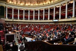 Loi sur l’aide à mourir : saisir le Conseil constitutionnel pour « aller au bout du processus démocratique » ?