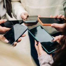 Réseaux sociaux : pourquoi l&rsquo;interdiction aux moins de 15 ans ne pourra pas s&rsquo;appliquer à la rentrée