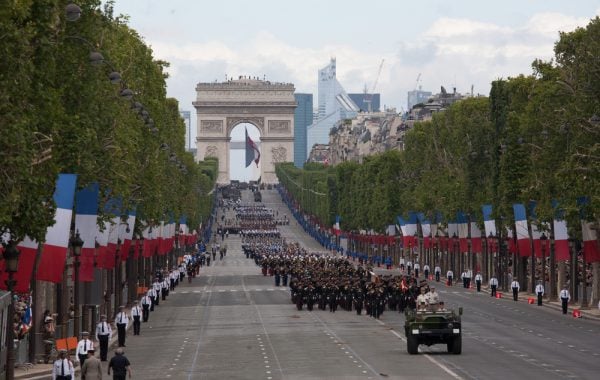 QR codes pour le défilé du 14 Juillet : sécurité ou surveillance ?
