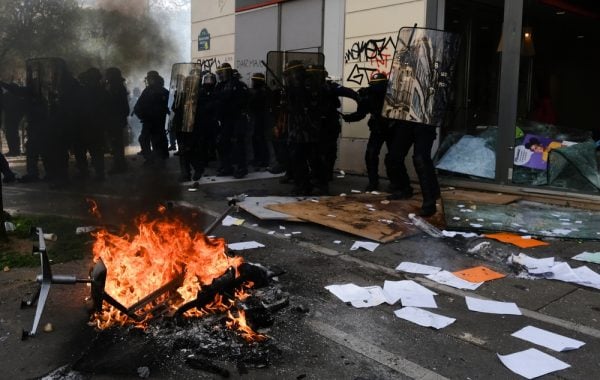 Journée du 17 octobre : le Gouvernement peut-il ponctionner les prestations sociales accordées aux casseurs et pilleurs ?