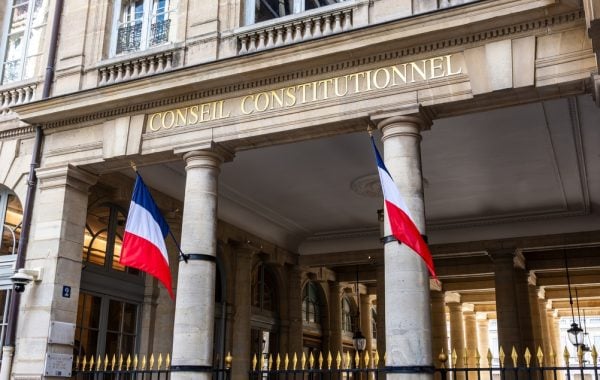 Article 11 : peut-on vraiment réviser la Constitution par référendum ? 